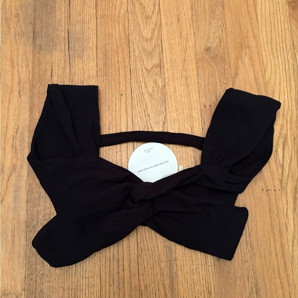 Black Knot detail crop top